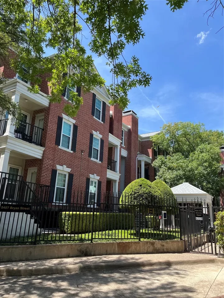 2BR Condo for Sale in Dallas, TX