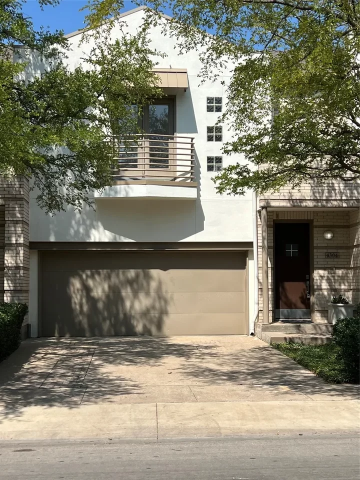 3BR Townhouse for Sale in Dallas, TX