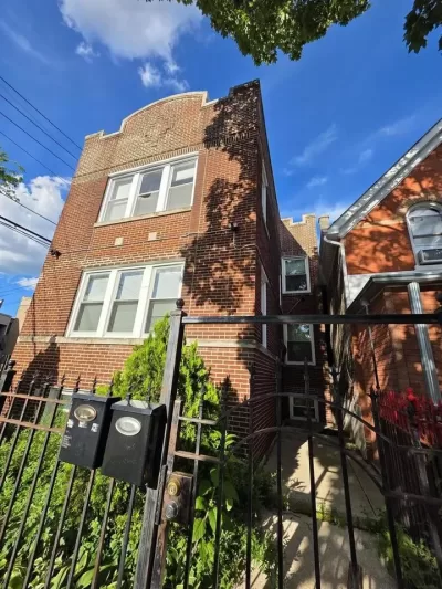 6BR Multi-Family for Sale in Chicago, IL