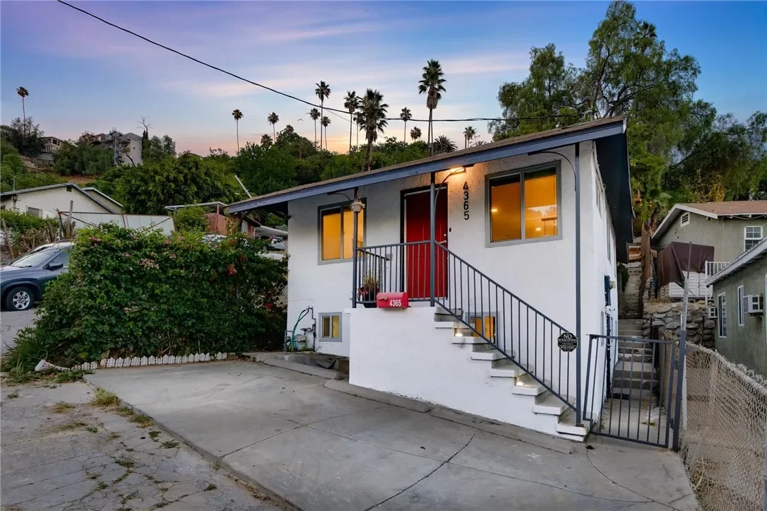 2BR House for Sale in Los Angeles, CA