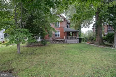 4BR Townhouse for Sale in Lansdowne, PA