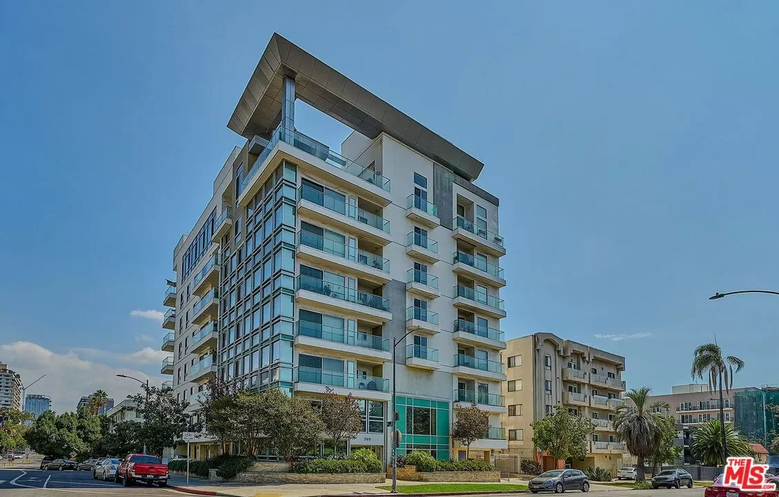 2BR Condo for Sale in Los Angeles, CA