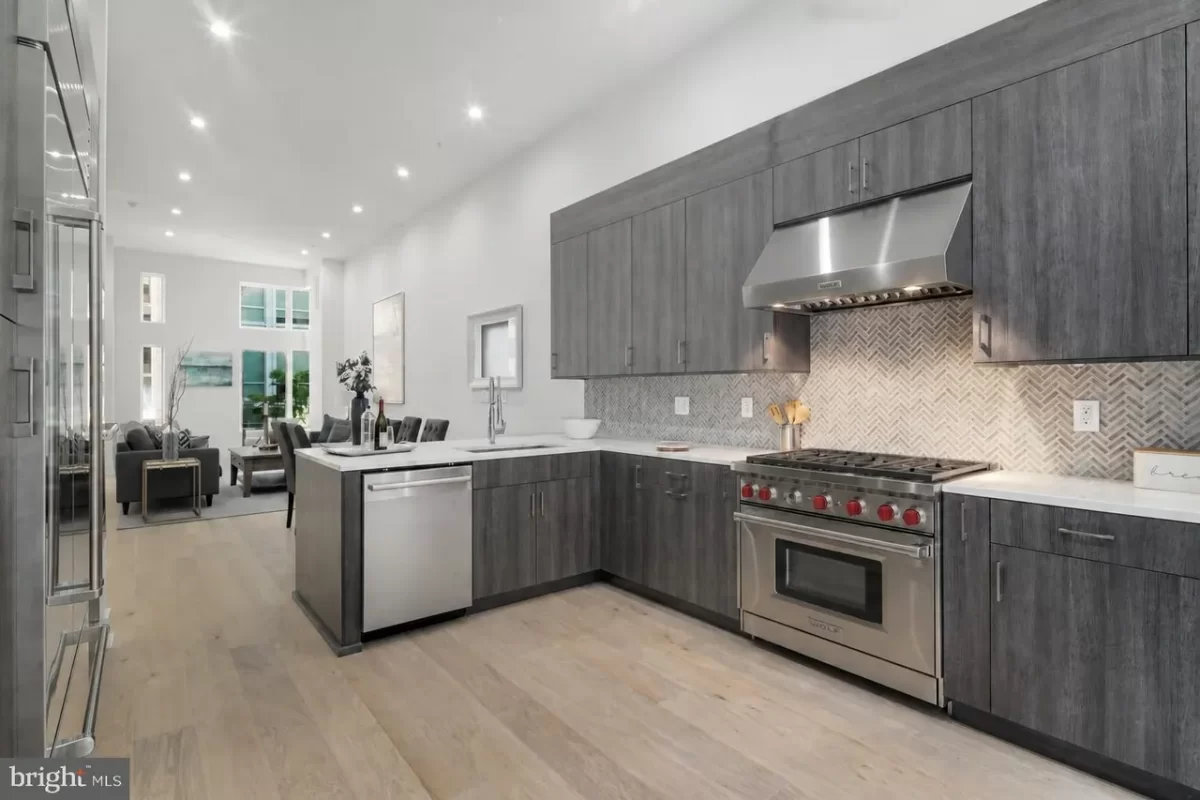 4BR Townhouse for Sale in Philadelphia, PA