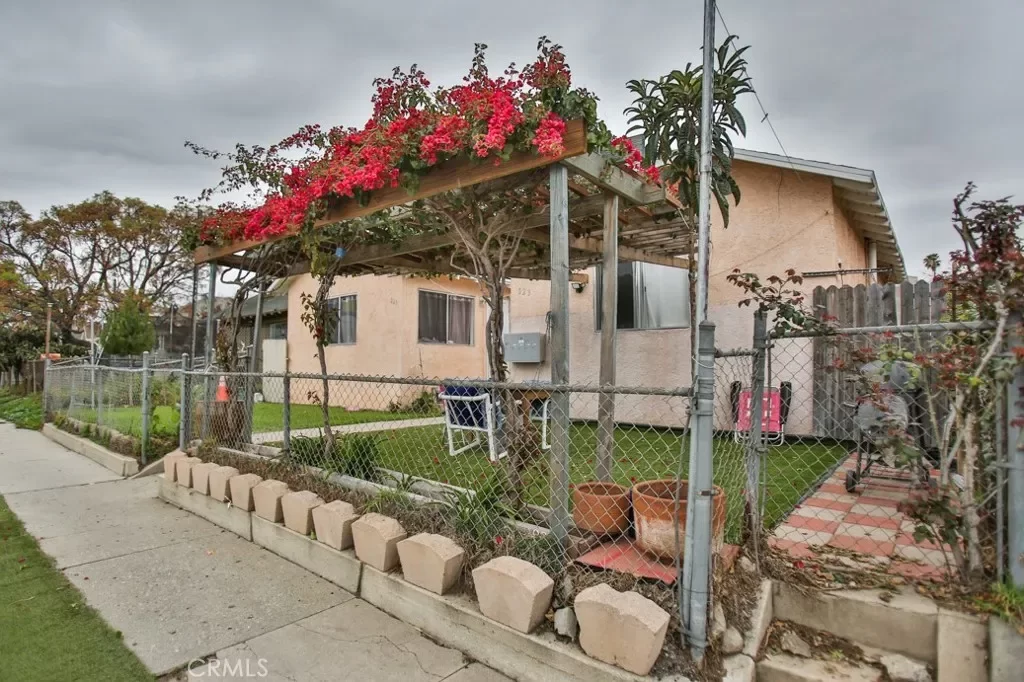 8BR Multi-Family for Sale in Los Angeles, CA