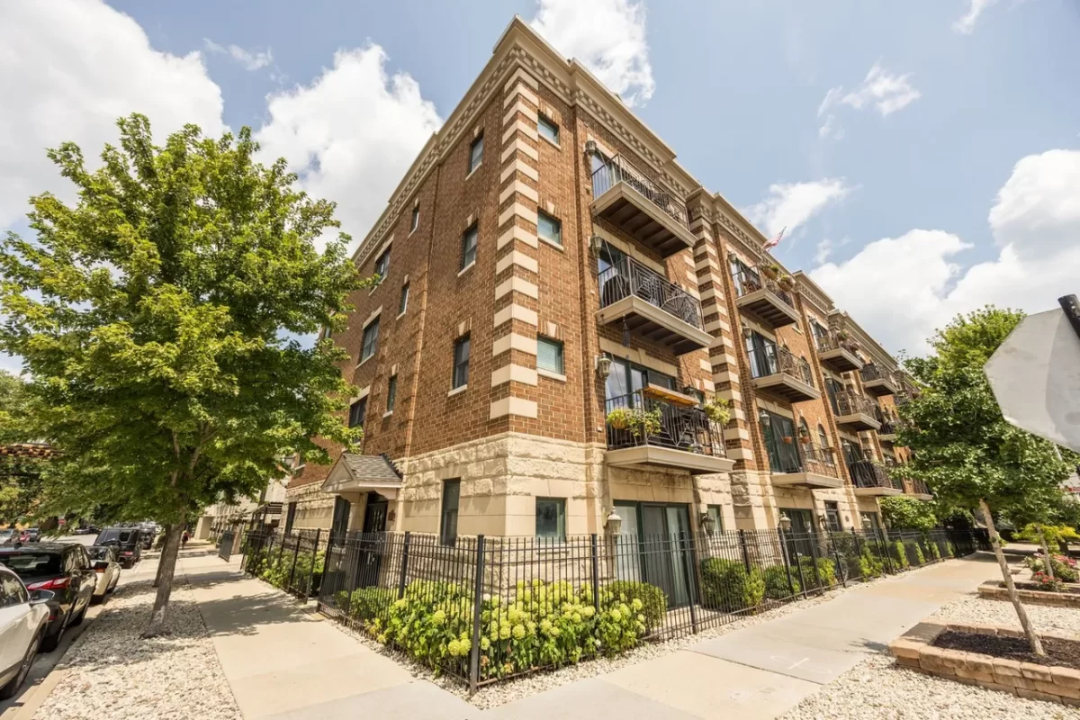 2BR Condo for Sale in Chicago, IL