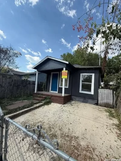 2BR House for Sale in San Antonio, TX