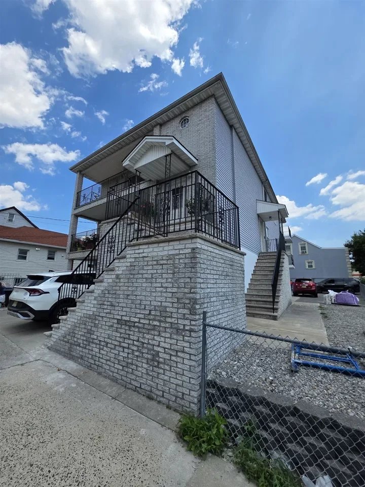 3BR Multi-Family for Rent in North Bergen, NJ