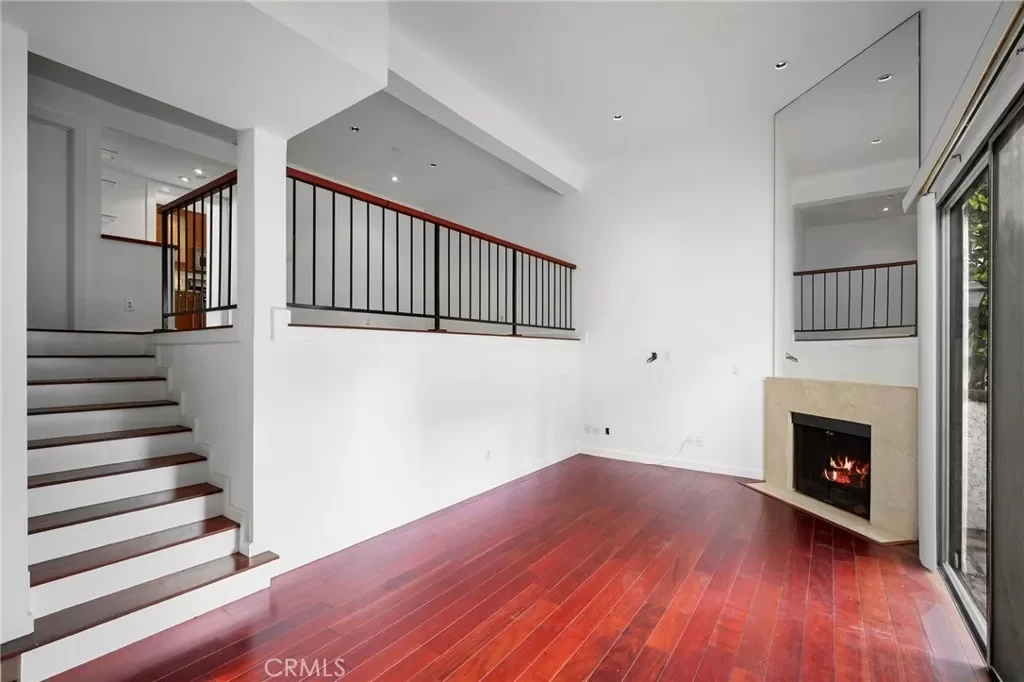 2BR Townhouse for Sale in Glendale, CA