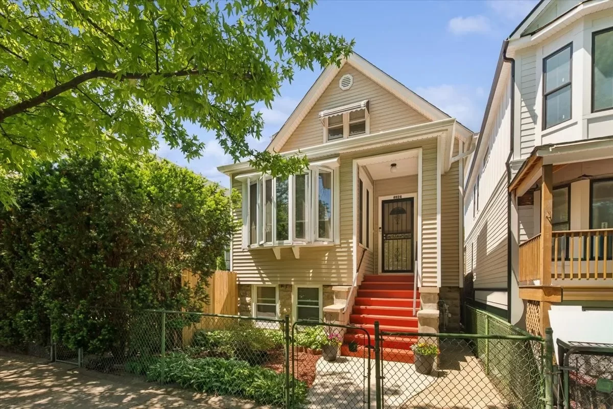 3BR House for Sale in Chicago, IL