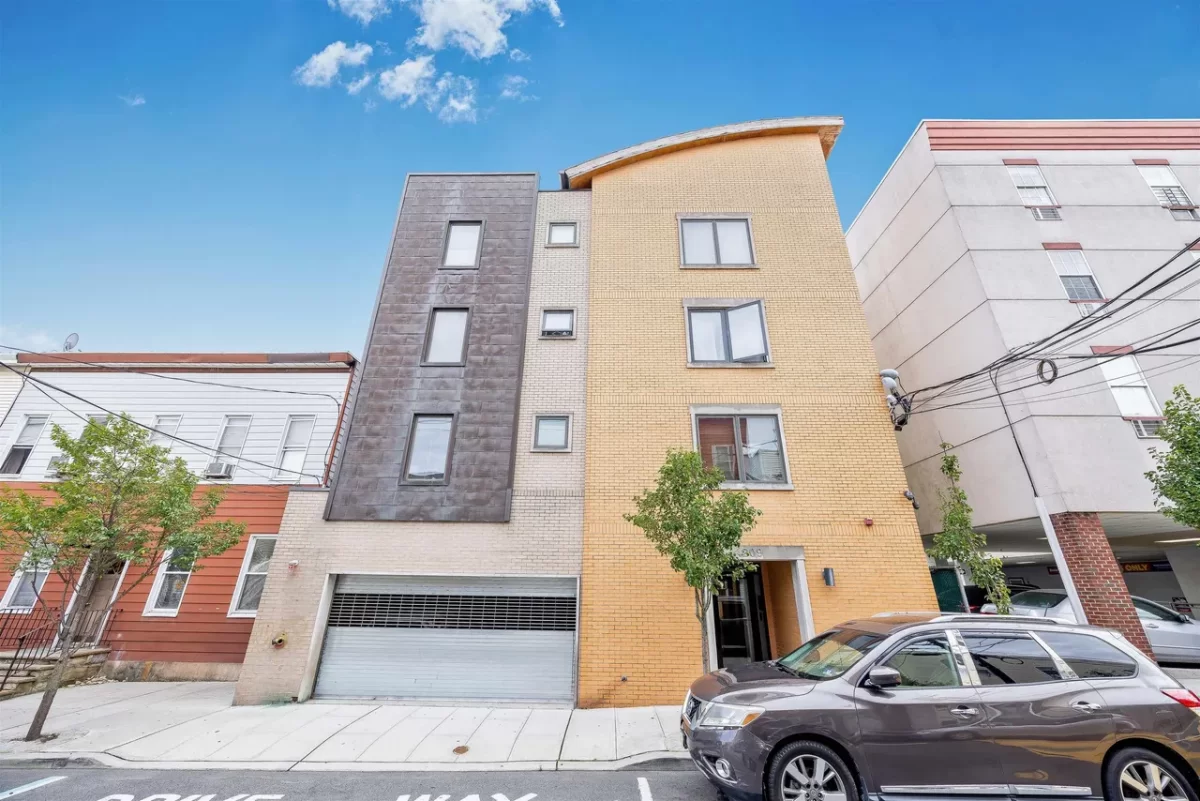 1BR Condo for Sale in Union City, NJ