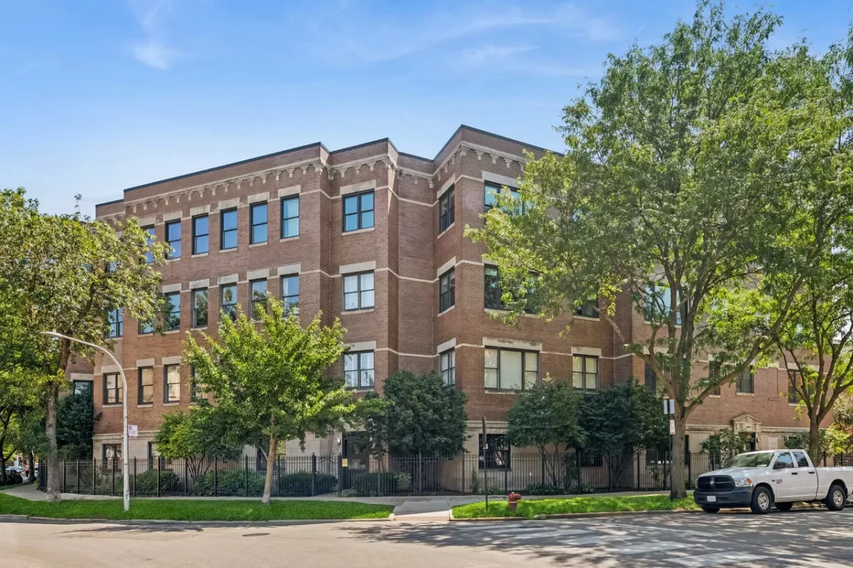 2BR Condo for Sale in Chicago, IL