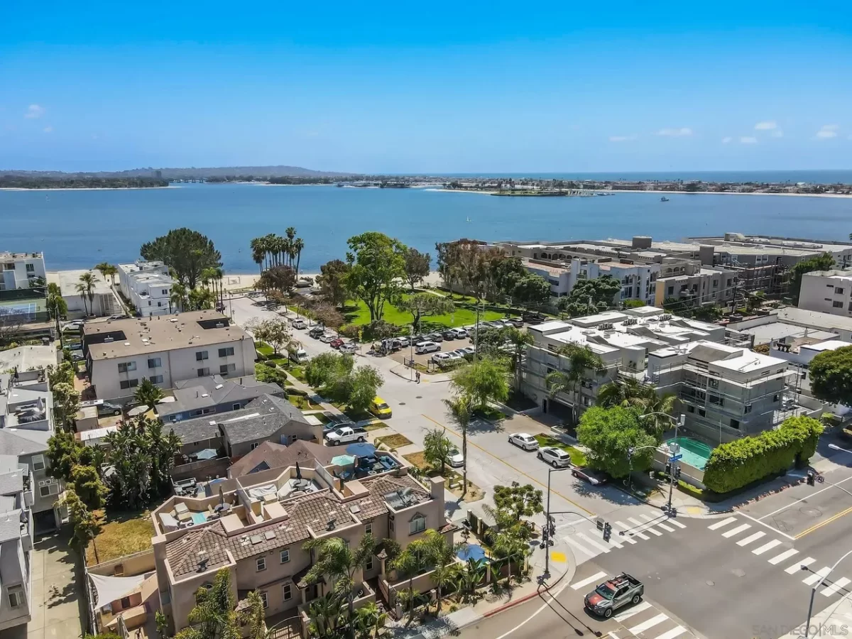 6BR Multi-Family for Sale in Pacific Beach, CA