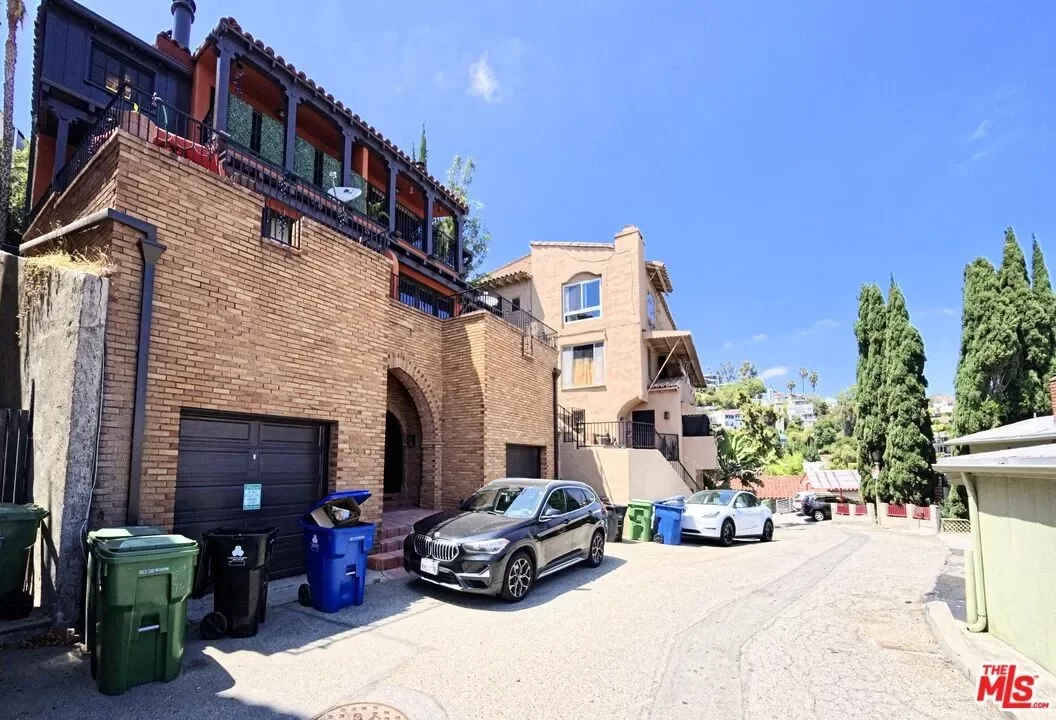 5BR Multi-Family for Sale in Los Angeles, CA