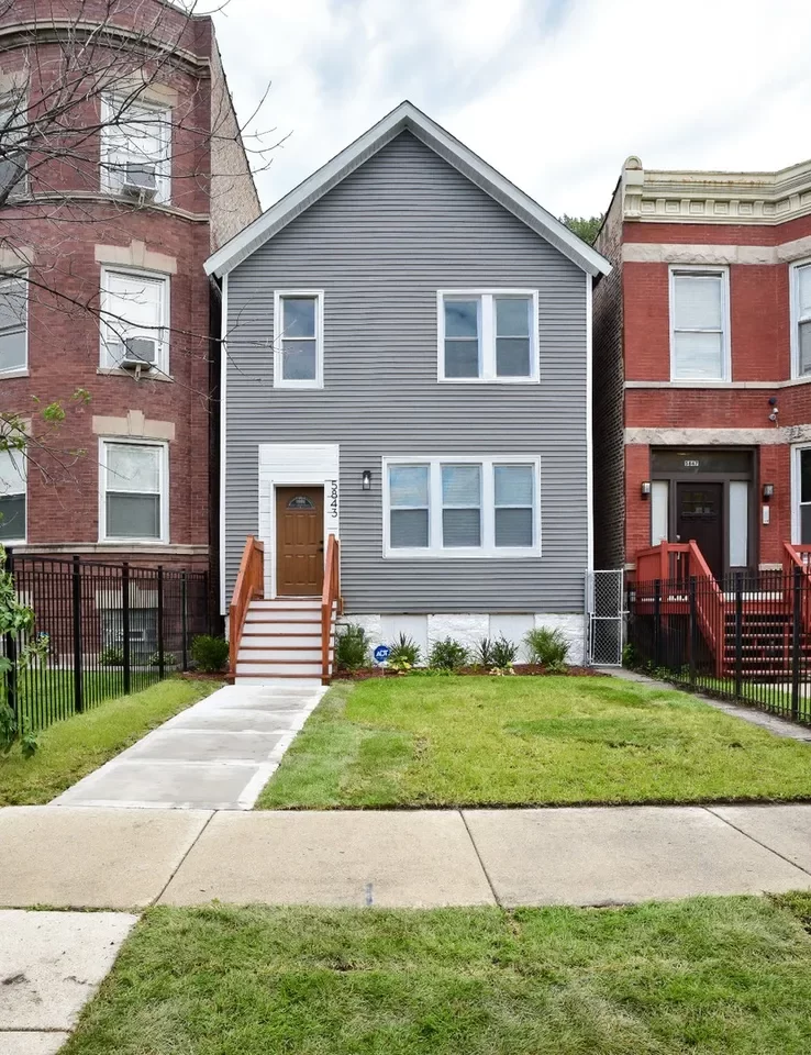4BR House for Sale in Chicago, IL