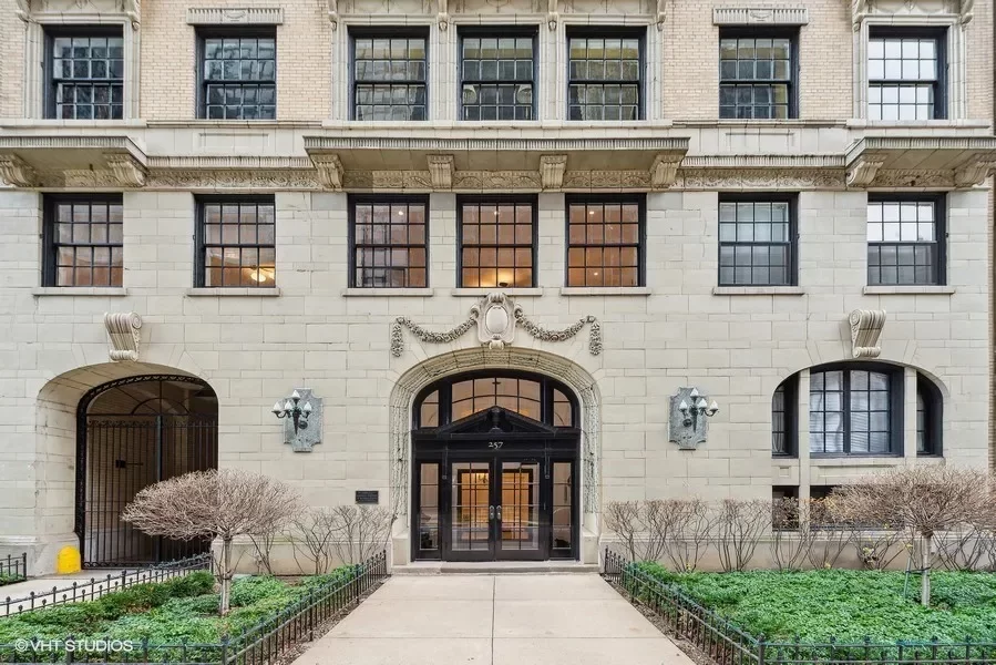 4BR Condo for Sale in Chicago, IL