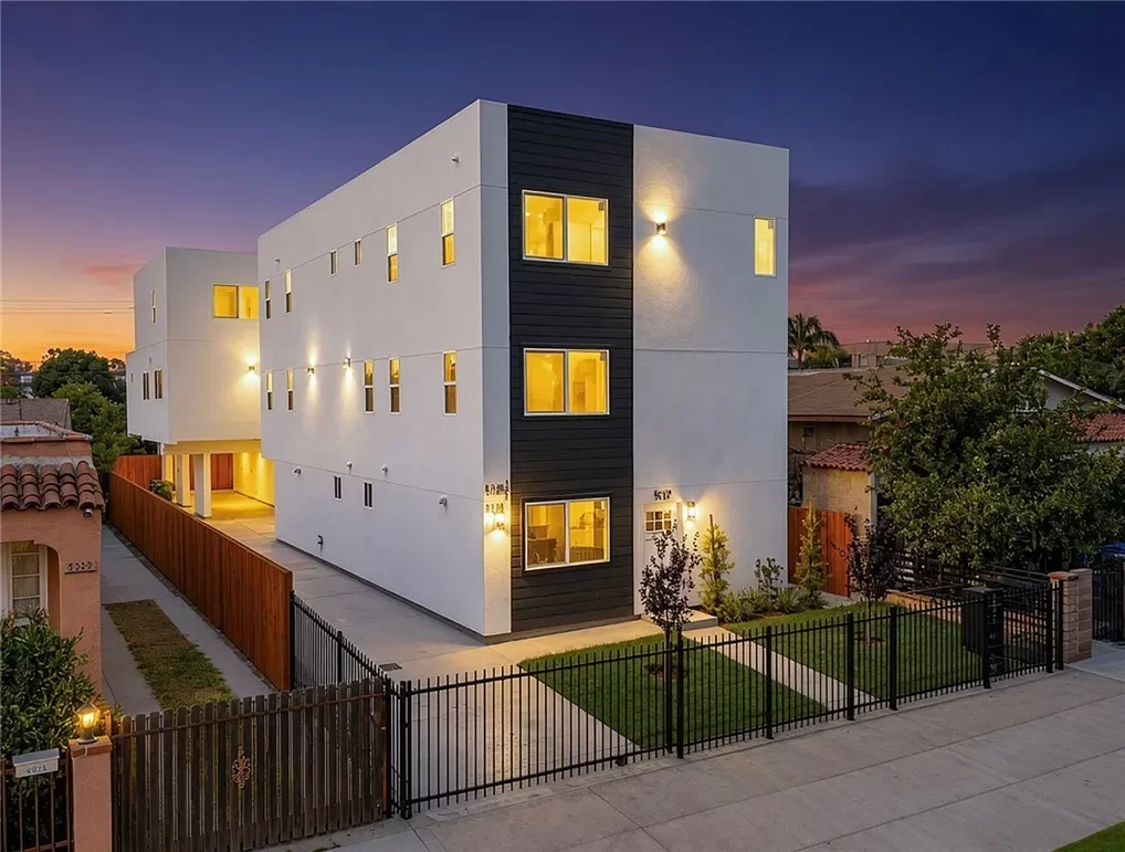 2BR House for Rent in Los Angeles, CA