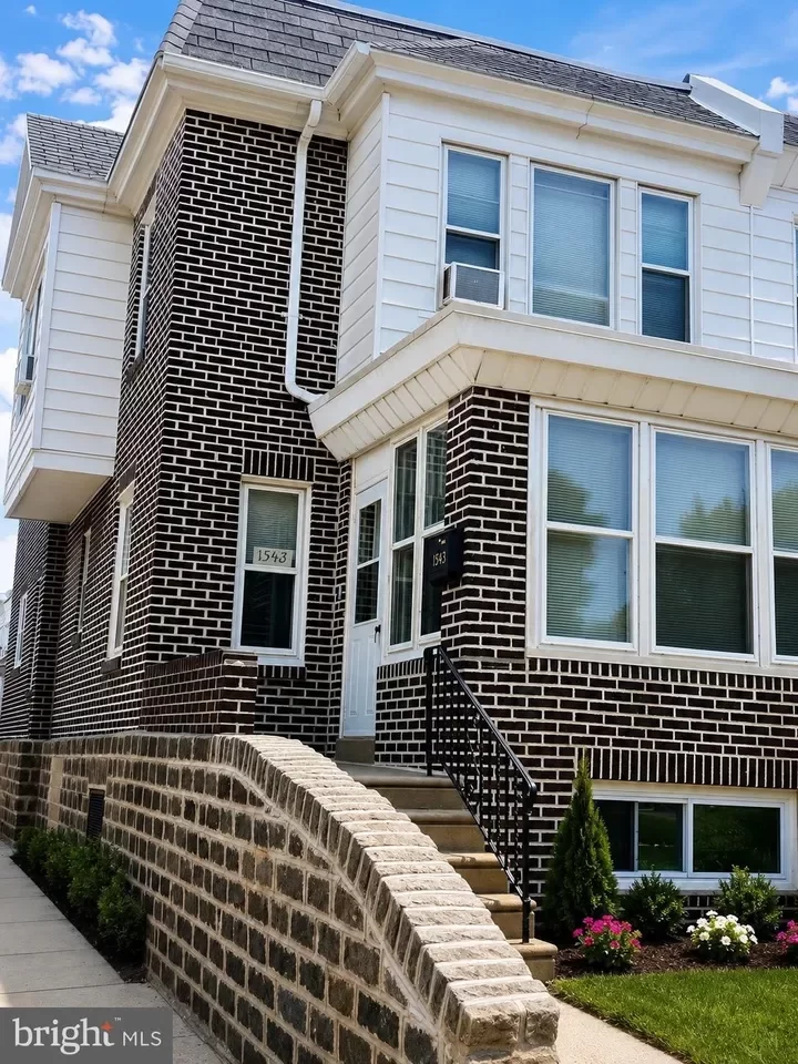 4BR Townhouse for Sale in Philadelphia, PA