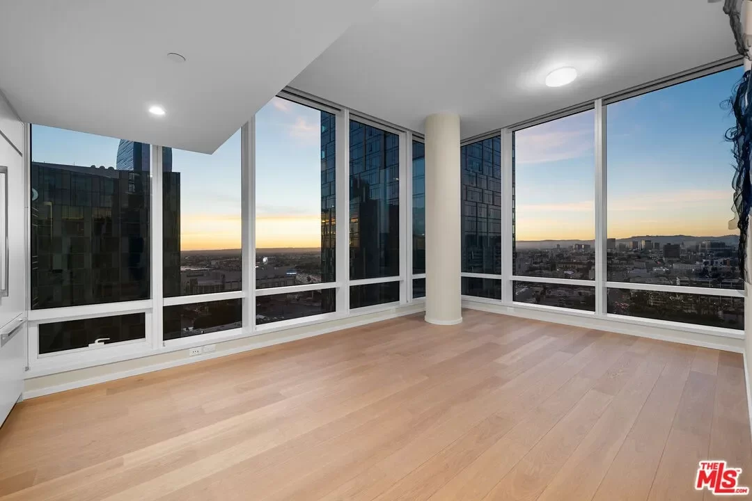 2BR Condo for Sale in Los Angeles, CA