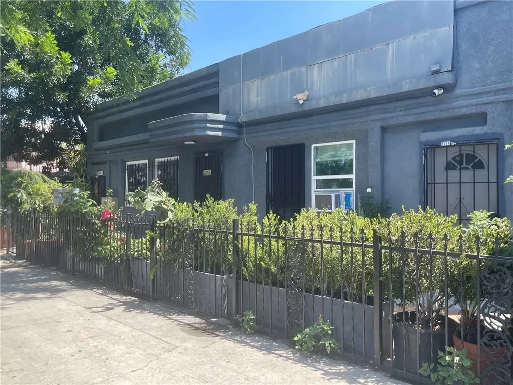 5BR Multi-Family for Sale in Los Angeles, CA