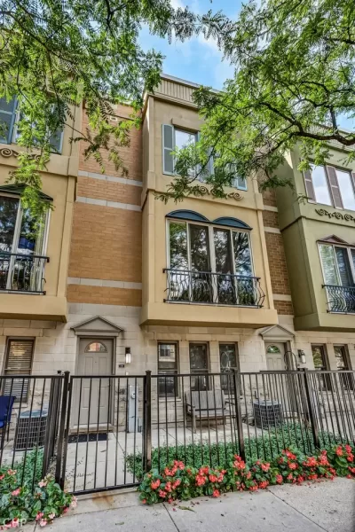 3BR Townhouse for Rent in Chicago, IL
