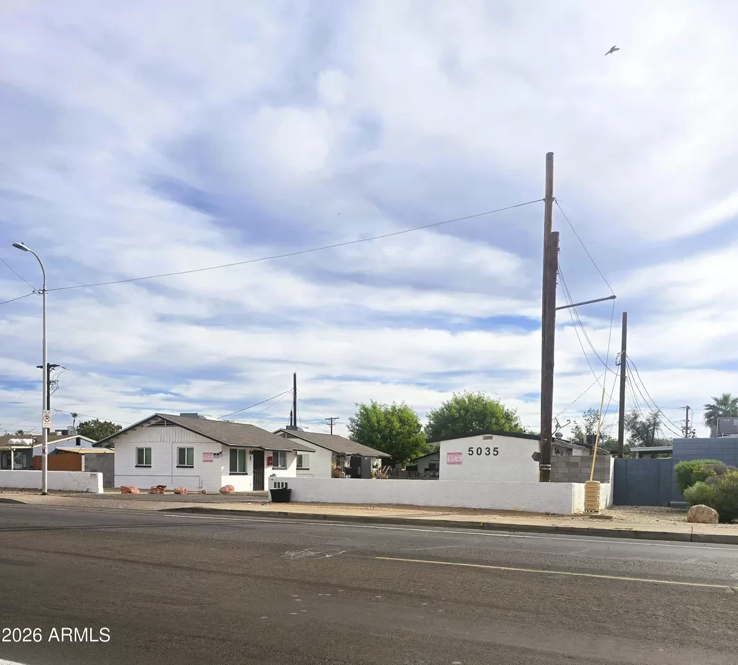 3BR Multi-Family for Sale in Phoenix, AZ