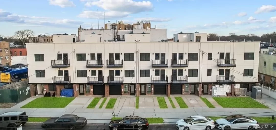 7BR Mobile Home for Sale in Brooklyn, NY