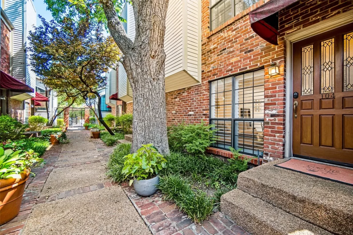 2BR House for Sale in Dallas, TX