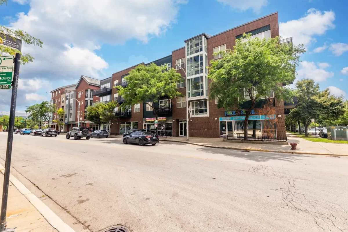 2BR Condo for Sale in Chicago, IL