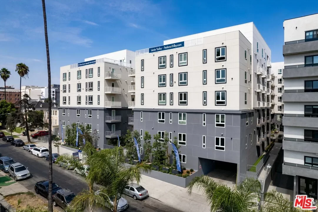 2BR Townhouse for Rent in Los Angeles, CA