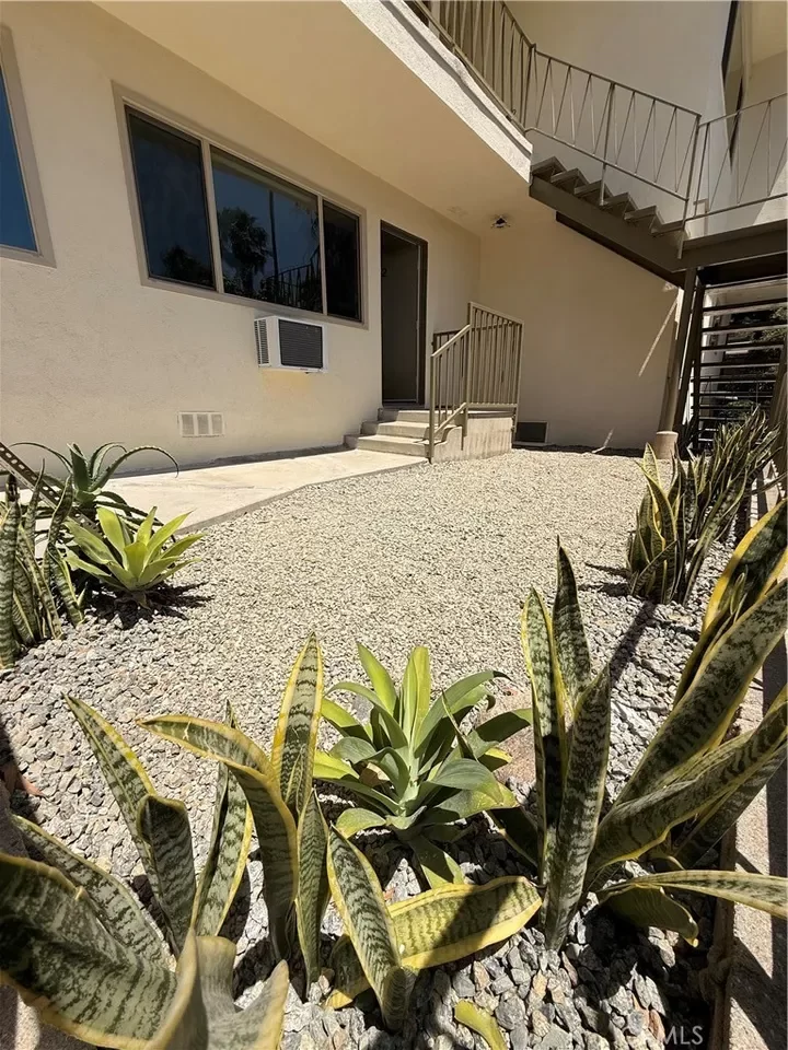 2BR House for Rent in Los Angeles, CA