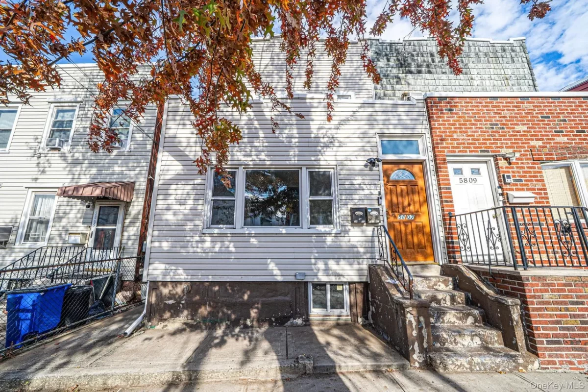 5BR Multi-Family for Sale in Maspeth, NY
