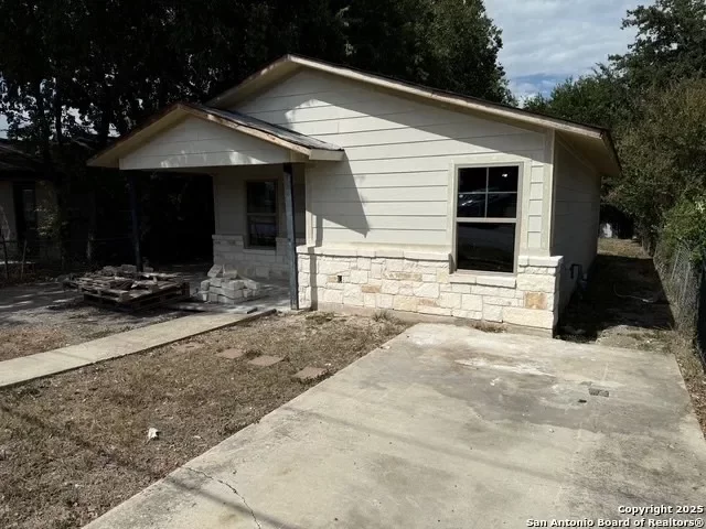 2BR House for Sale in San Antonio, TX