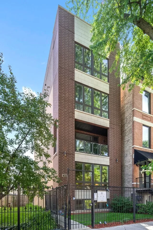 3BR Condo for Sale in Chicago, IL