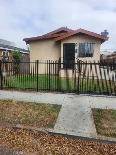 4BR Multi-Family for Sale in Los Angeles, CA