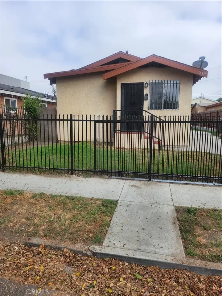 4BR Multi-Family for Sale in Los Angeles, CA