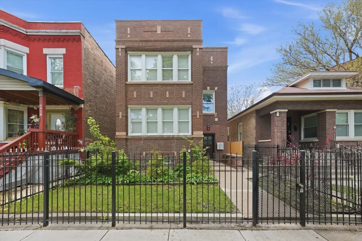 8BR Multi-Family for Sale in Chicago, IL