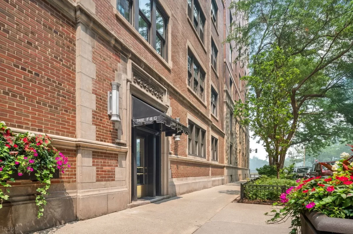 2BR Condo for Sale in Chicago, IL