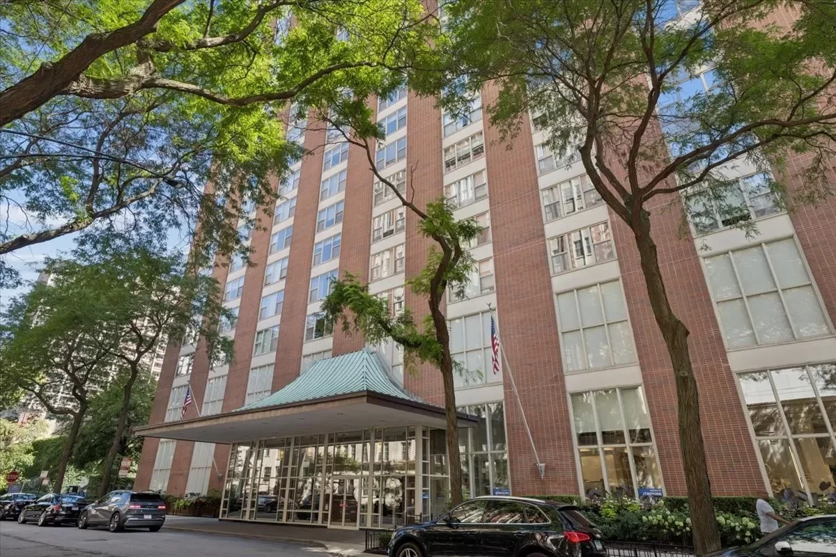 2BR Condo for Sale in Chicago, IL