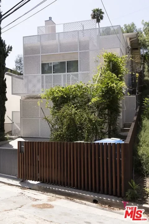 2BR House for Rent in Los Angeles, CA
