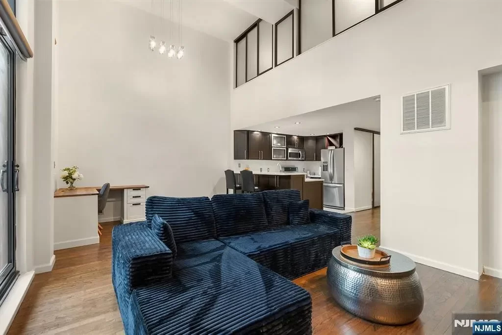 1BR Condo for Sale in Weehawken, NJ