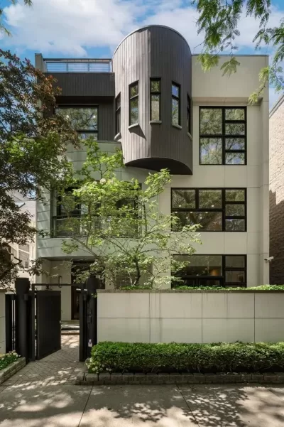 4BR House for Sale in Chicago, IL