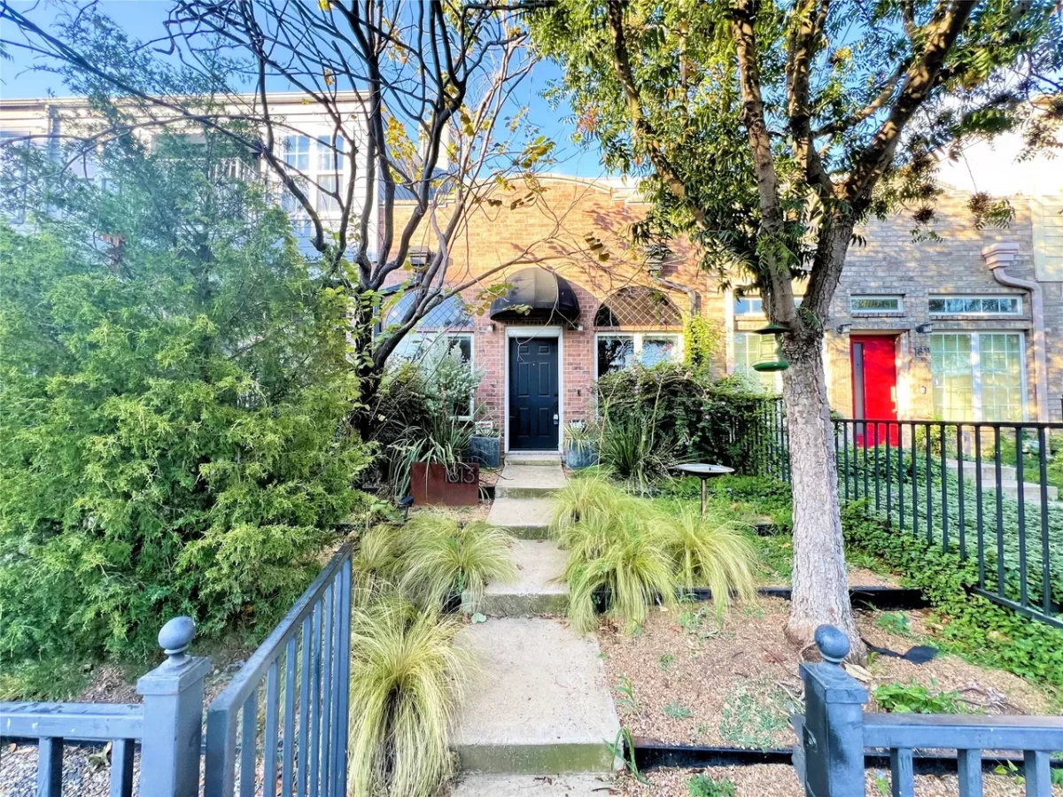 2BR Townhouse for Rent in Dallas, TX