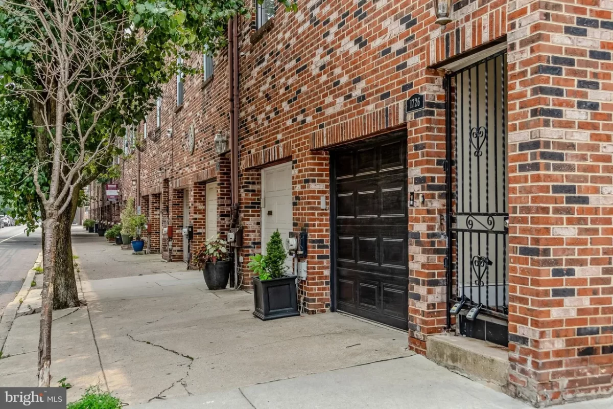2BR Townhouse for Sale in Philadelphia, PA