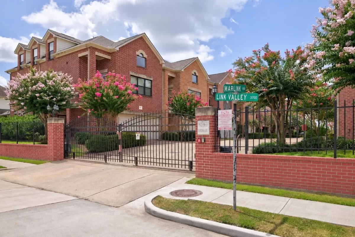 3BR Townhouse for Sale in Houston, TX