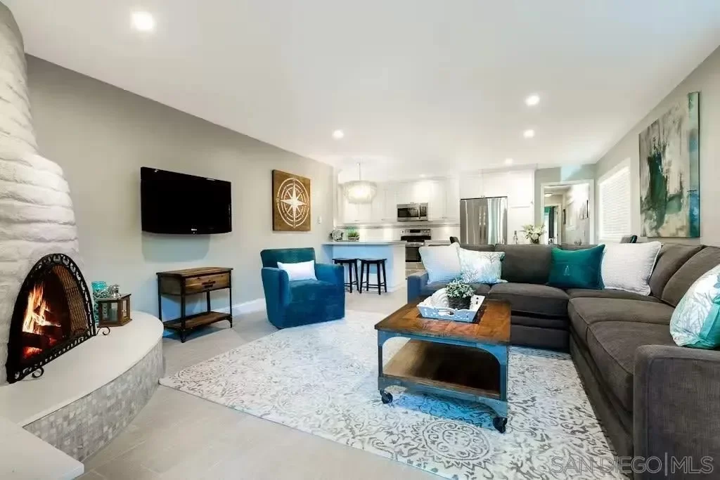 2BR Condo for Rent in La Jolla, CA