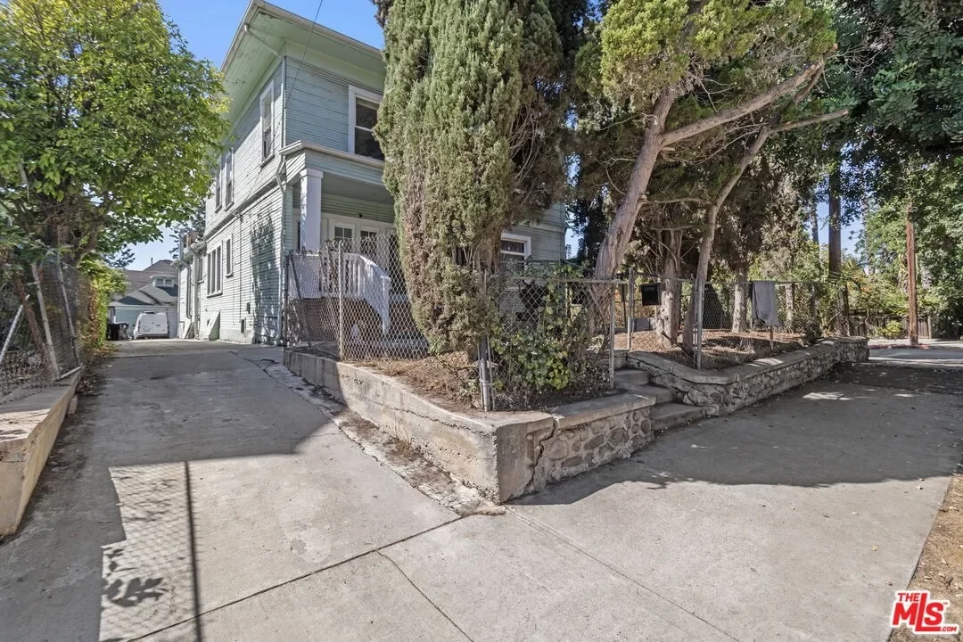 7BR House for Sale in Los Angeles, CA