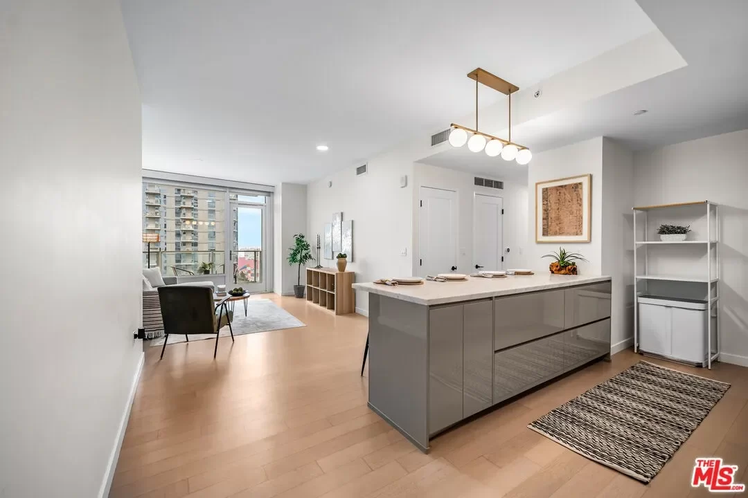 2BR Condo for Sale in Los Angeles, CA