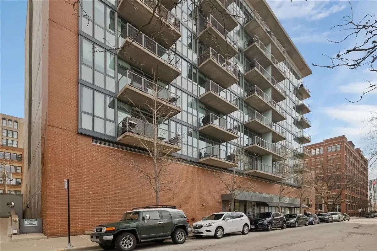 2BR Condo for Sale in Chicago, IL