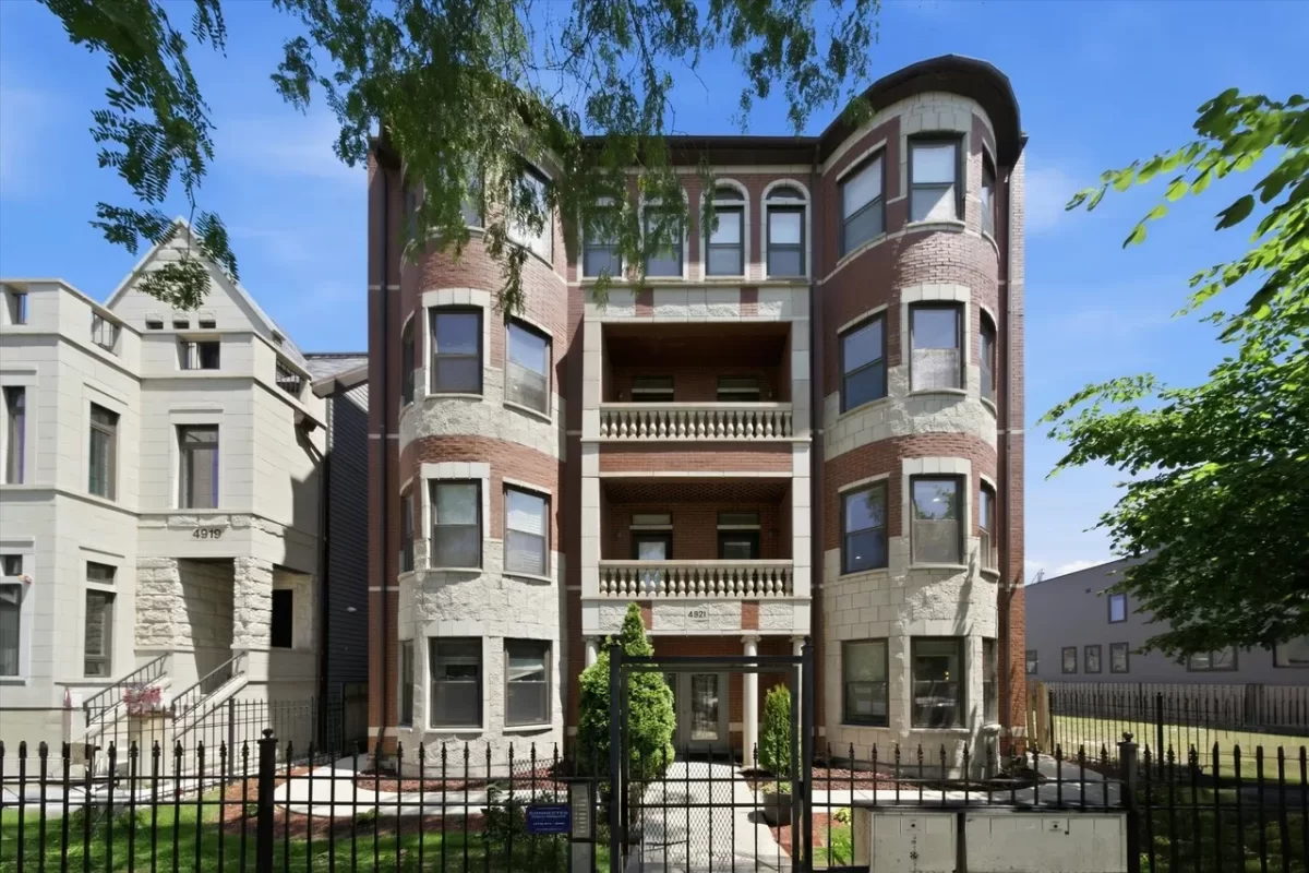 2BR Condo for Sale in Chicago, IL