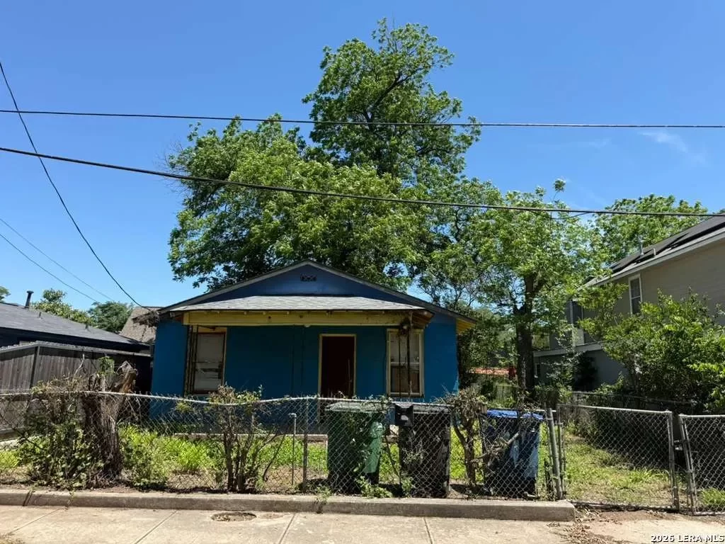1BR House for Sale in San Antonio, TX
